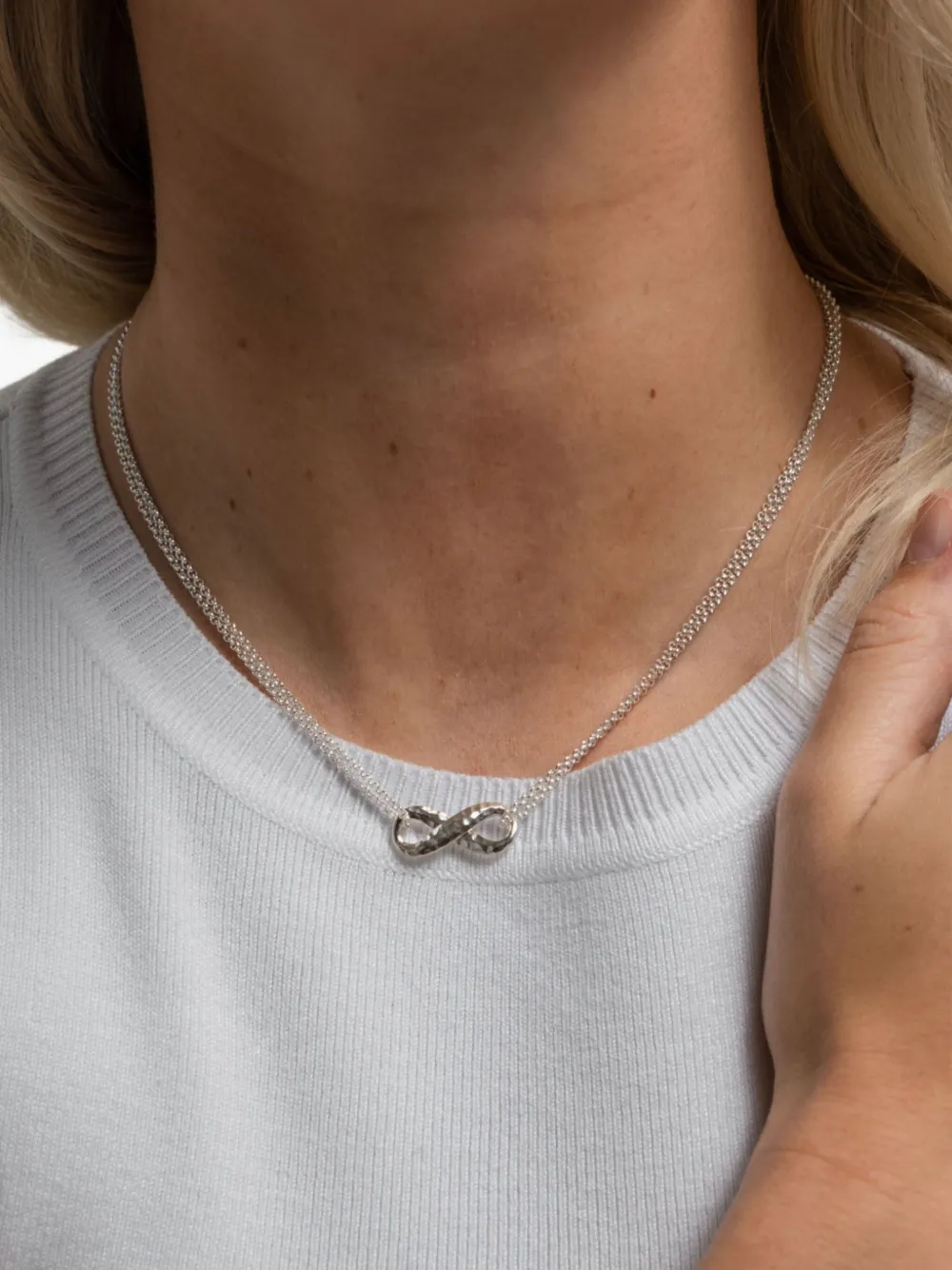 DOWER AND HALL Entwined Infinity halsketting met hanger - Zilver