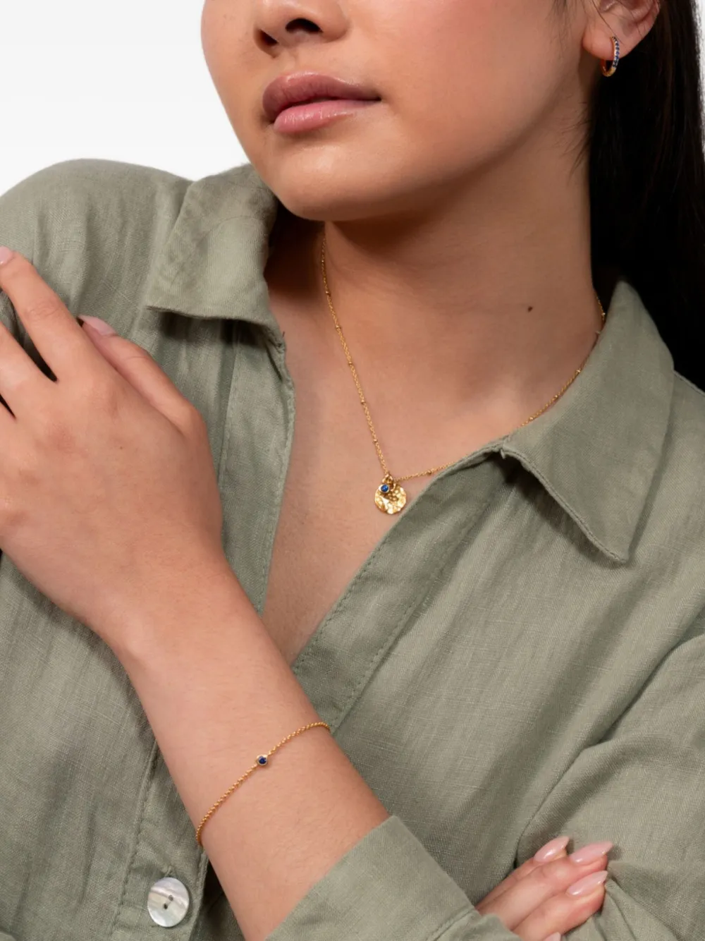 DOWER AND HALL Dewdrop armband met saffier - Goud