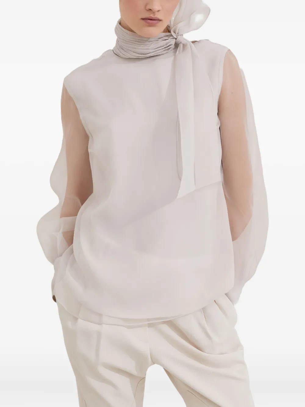 Brunello Cucinelli Satijnen blouse met strik Beige