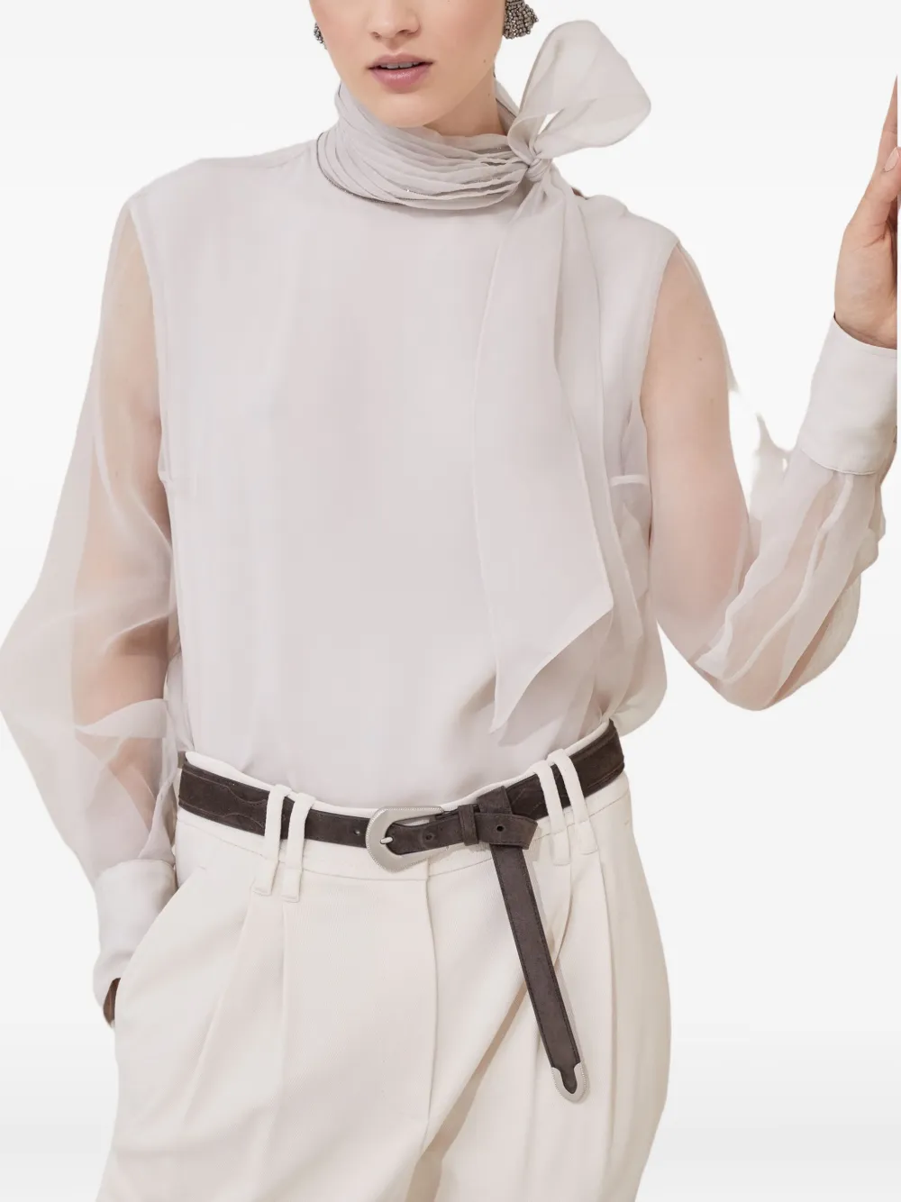 Brunello Cucinelli Satijnen blouse met strik Beige