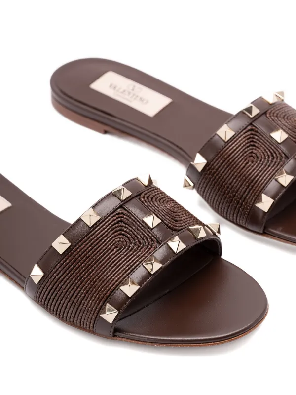 【VALENTINO GARAVANI】ロックスタッド ケージ フラットサンダル ロックスタッズ カーフスキン ストラップ フラットサンダル for
