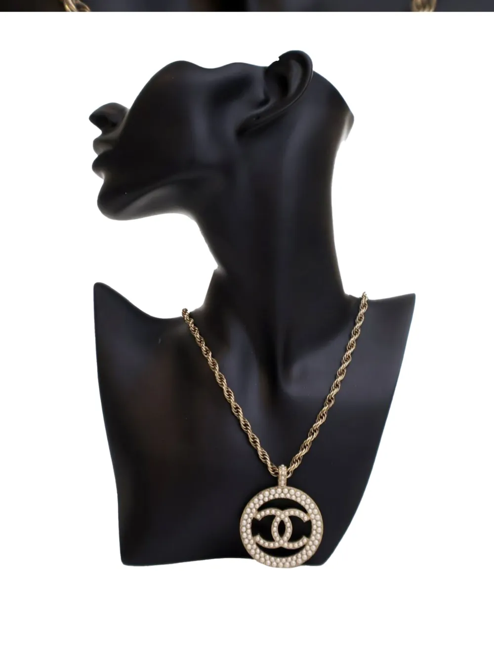 Pre-owned Chanel 2017 Gold Plated Faux Pearl Cc Round Pendant Necklace Costume Necklace In White
