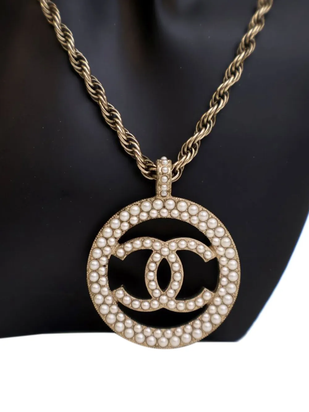 CHANEL Pre-Owned 2017 ゴールドプレーテッド フォーパール ココマーク ラウンド ペンダント コスチューム ネックレス CHANEL Pre-Owned 2017 ゴールドプレーテッド フォーパール ココマーク ラウンド ペンダント コスチューム ネックレス