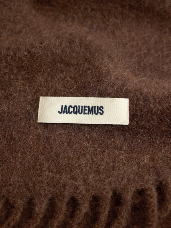ジャックムス ロゴ入りブラウンウールスカーフ Jacquemus ロゴパッチ スカーフ | ブラウン | FARFETCH JP