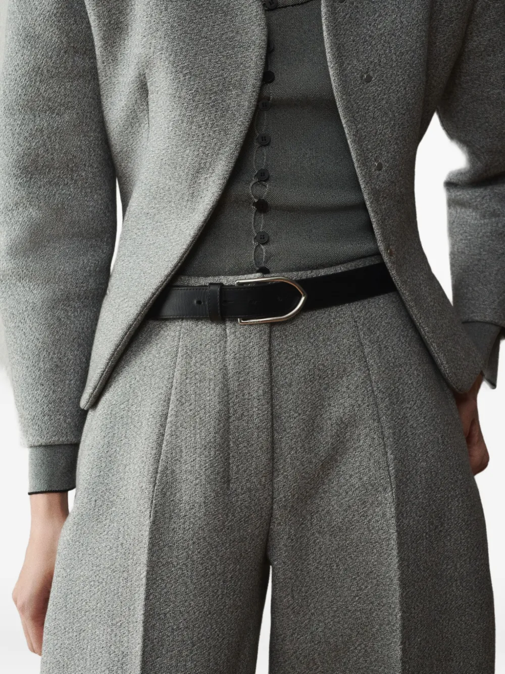 Jacquemus The Bambino Engraved-buckle Leather Belt In Black