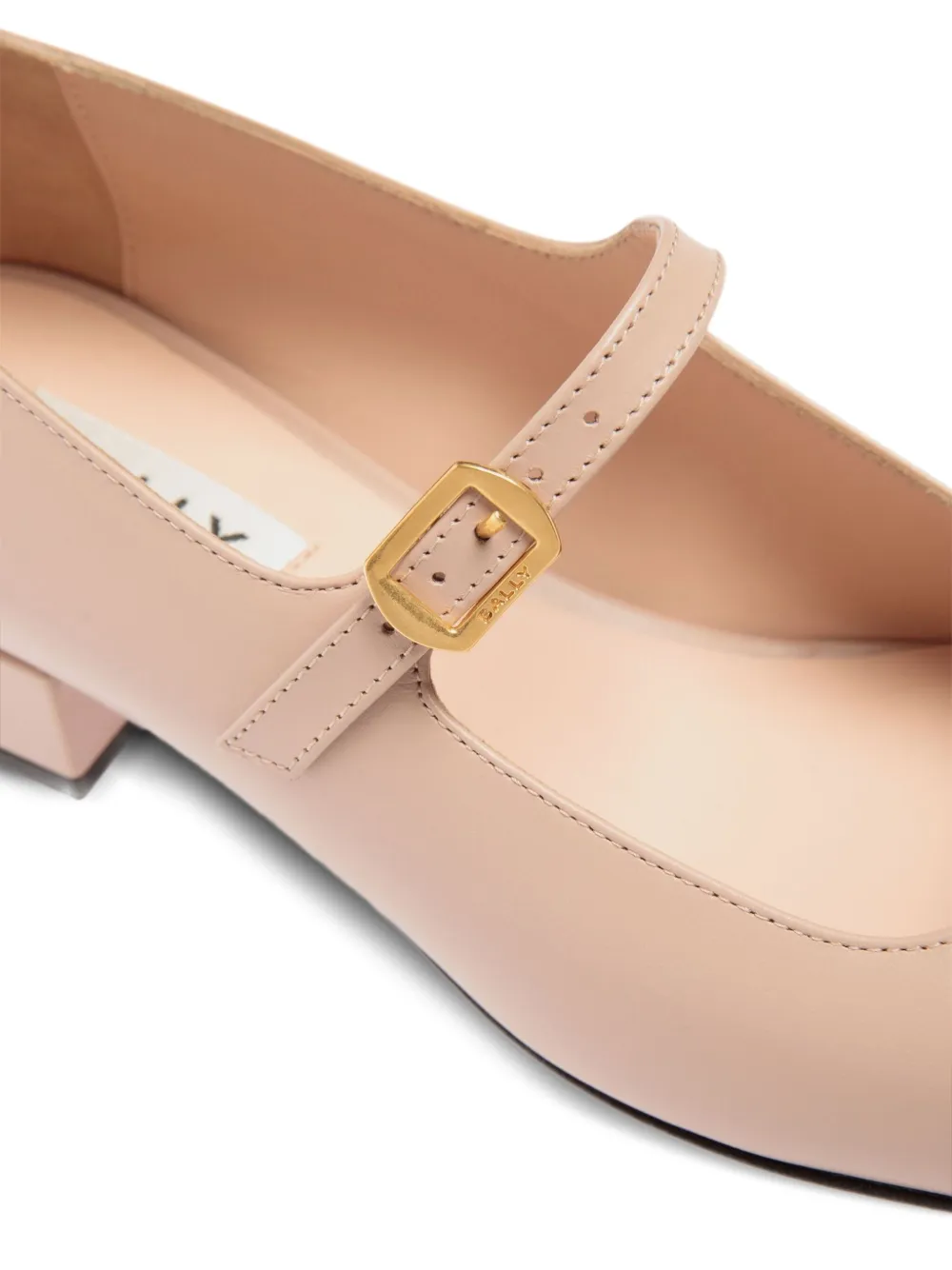 Bally Platte pumps met gespbandje en vierkante neus Beige