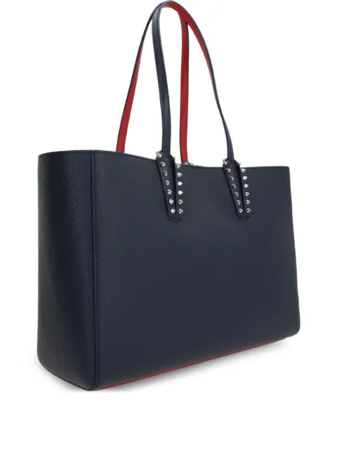 Christian Louboutin شنطة كتف 'كاباتا' بزينة مدببة