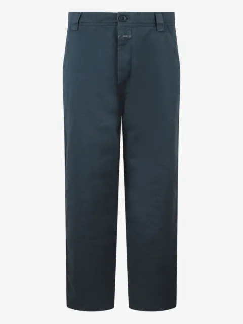 Closed pants con botones