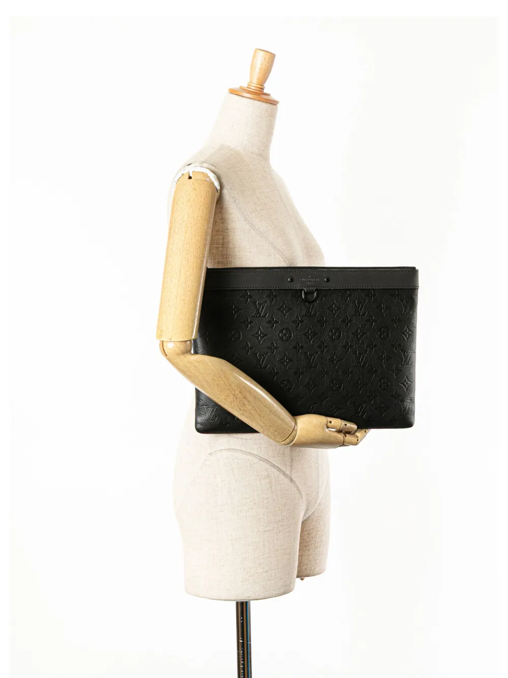 Louis Vuitton Pre-Owned Monogram Shadow Discovery Pochette kuvertväska från 2019 | Pre-Owned | Image 2