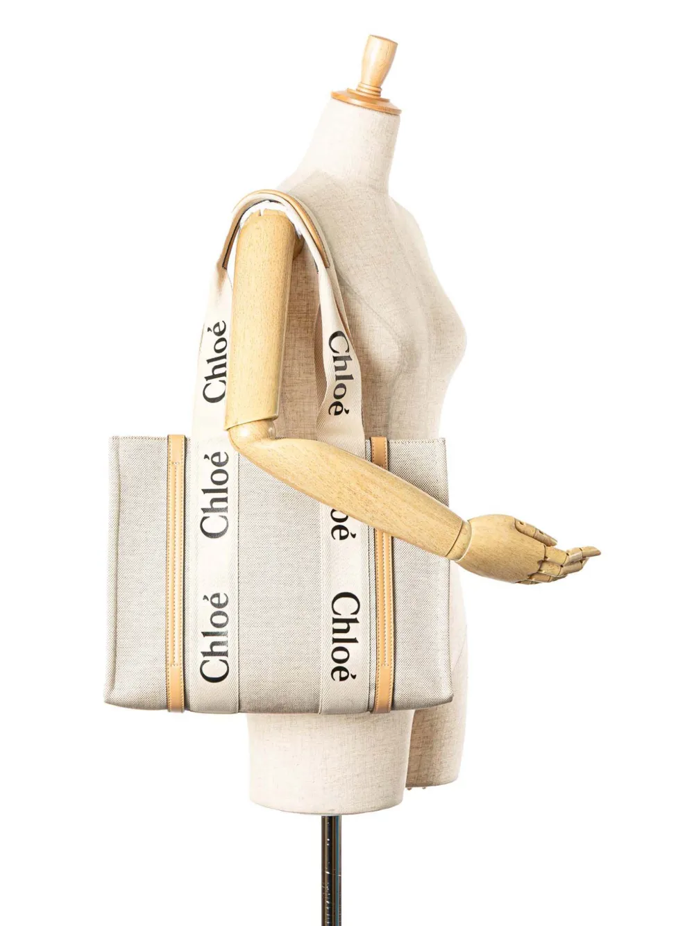 Chloé Pre-Owned 2022 Medium Canvas Woody tote bag | Pre-Owned | Image 2