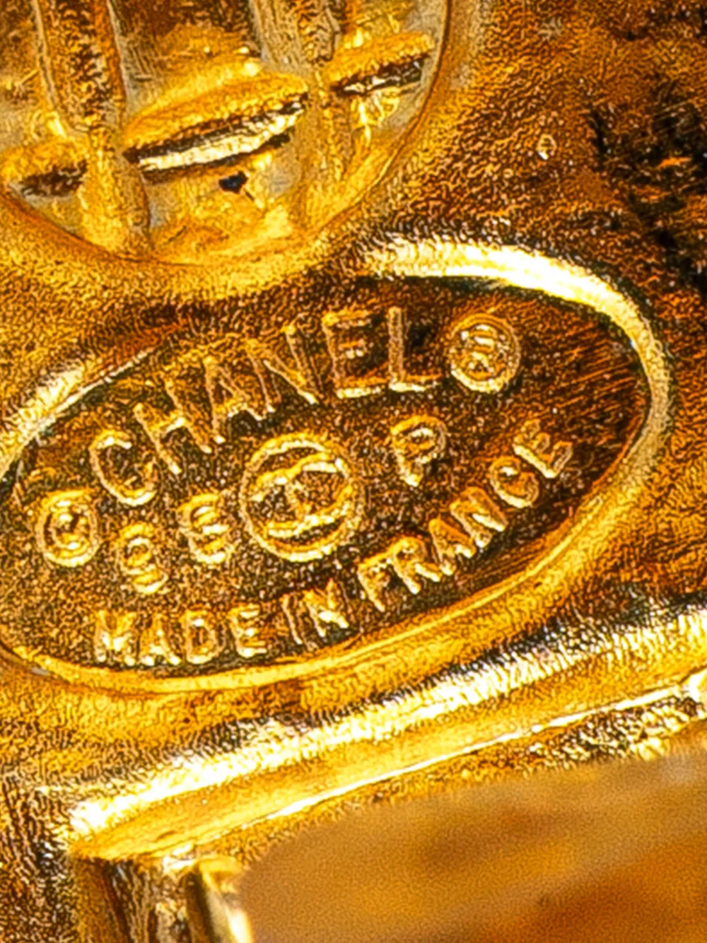 Pre-owned Chanel 1998 Gold Plated Cc Clip On Earrings Costume Earrings