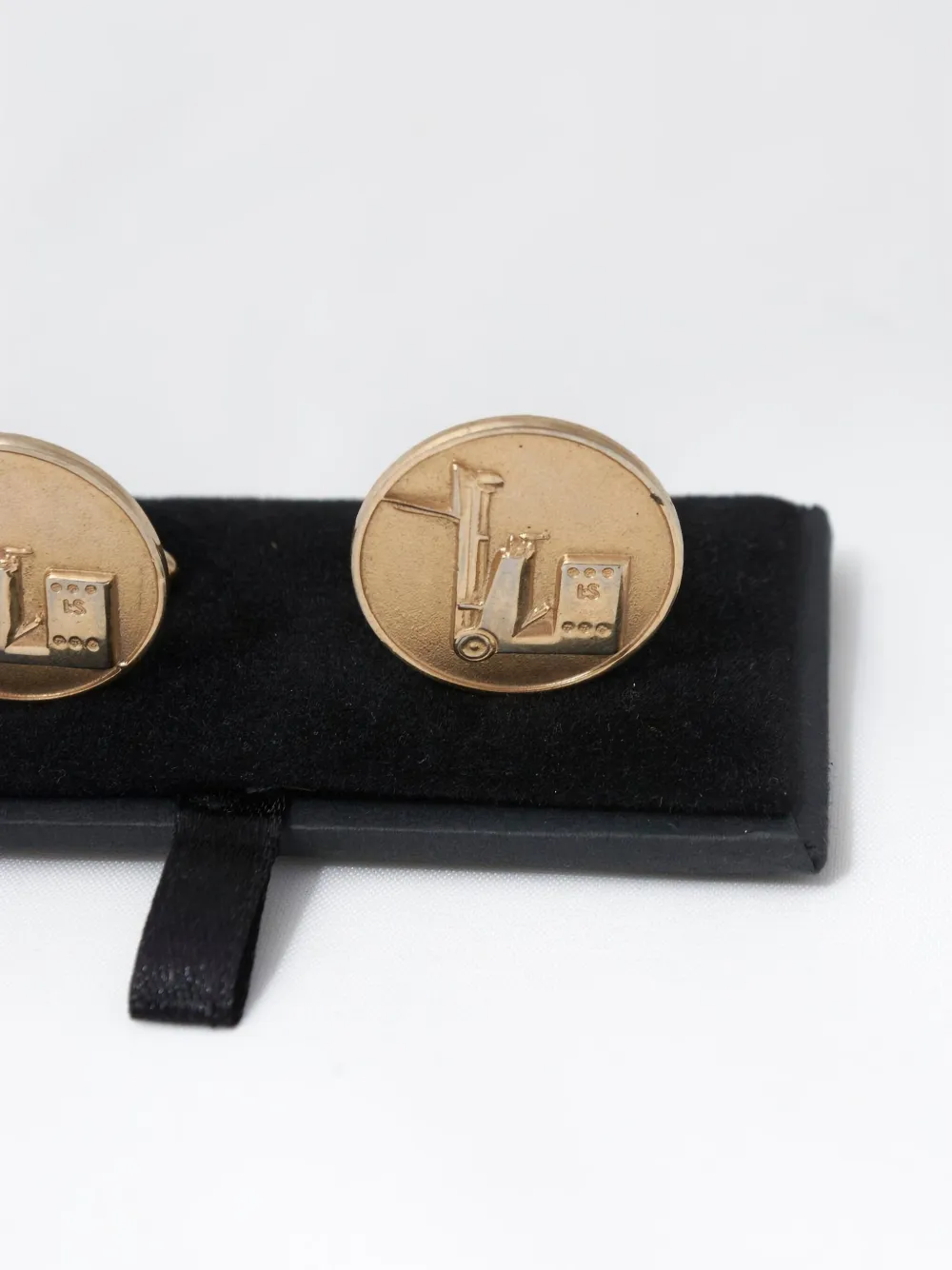 Pre-owned Vintage 2010 Round Cufflinks