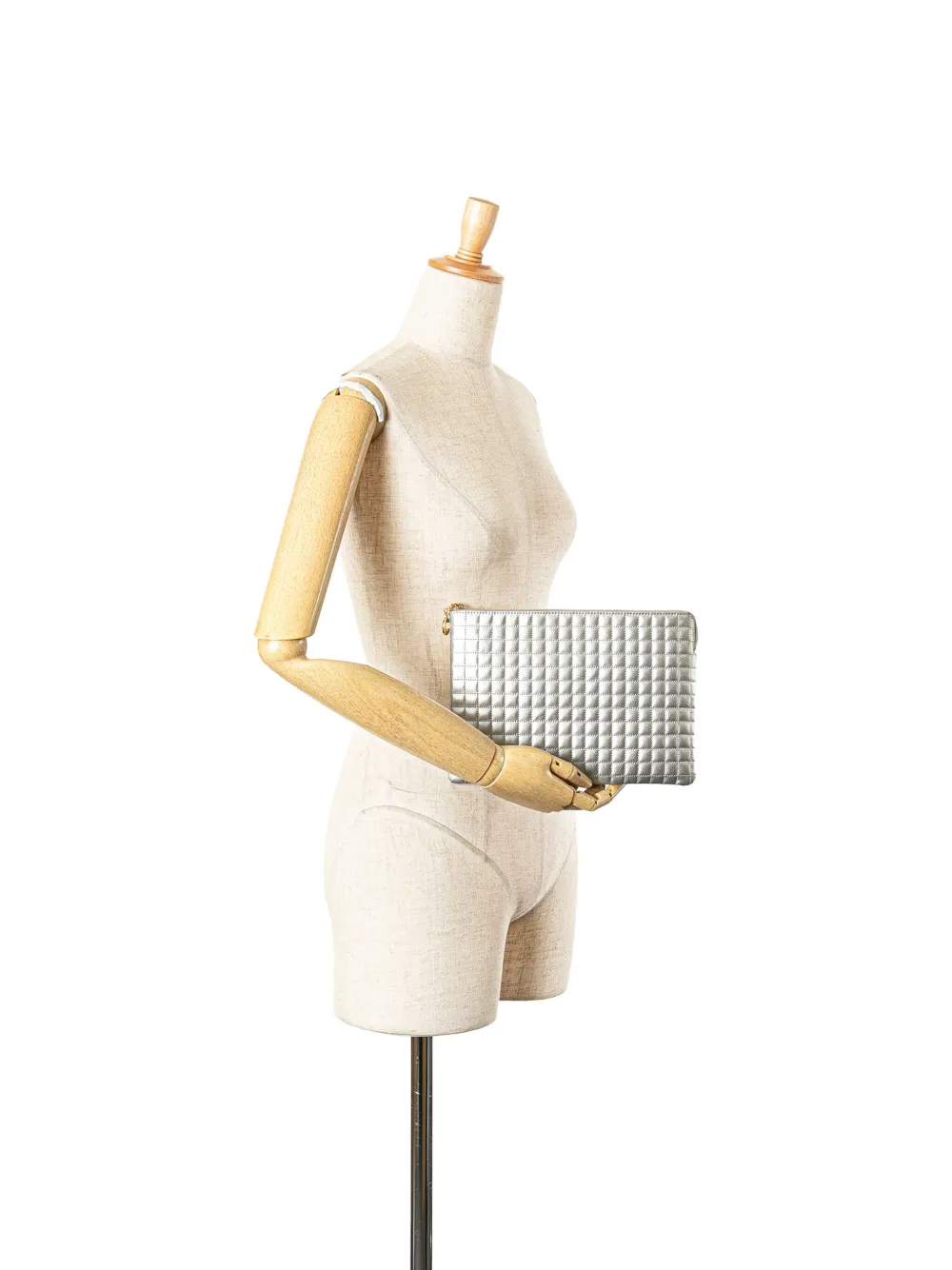 Céline Pre-Owned 2018 gesteppte Metallic Clutch aus Kalbsleder mit C-Anhänger | Pre-owned & Archive | Image 2