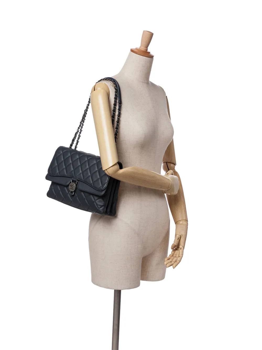 CHANEL Pre-Owned 2015-2016 Small Quilted Grained Calfskin CC Round Clasp Accordion Flap shoulder bag | Pre-Owned | Image 2
