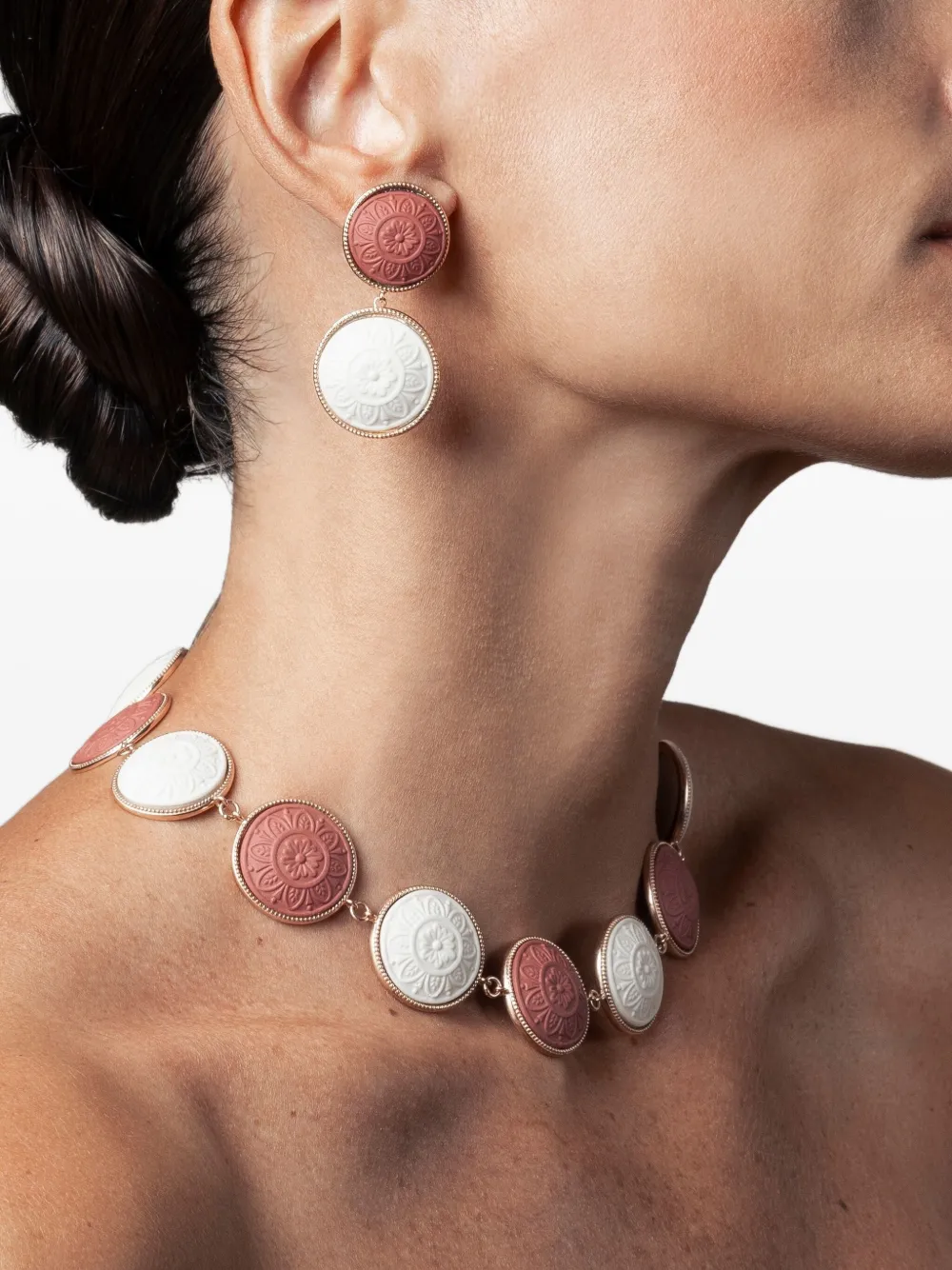 Cameo & Beyond collar Rosette | Image 2