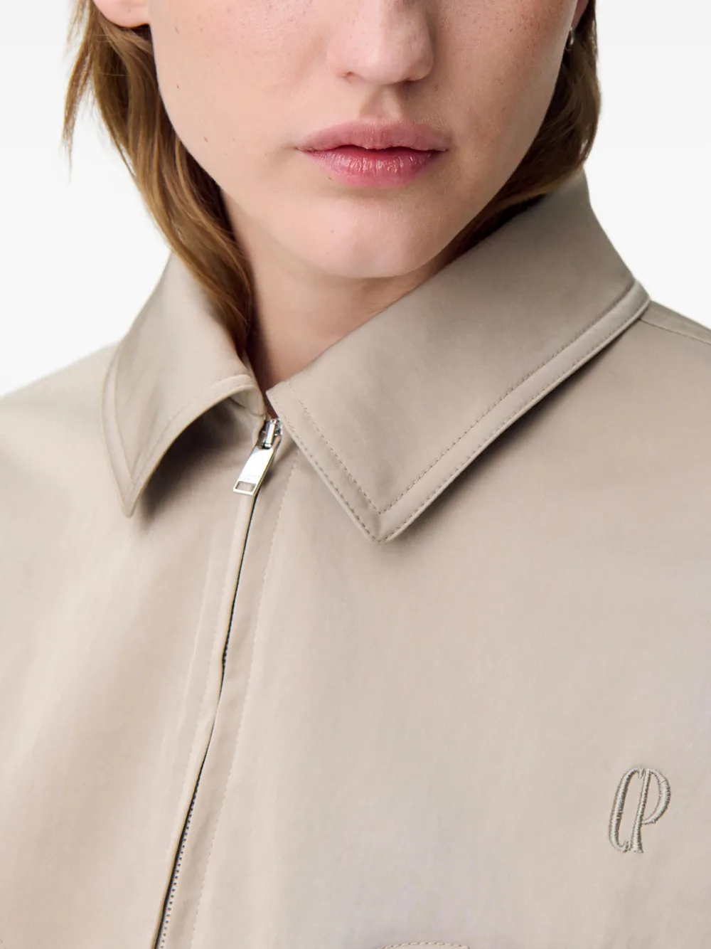 Claudie Pierlot Jack met geborduurd logo en rits Beige