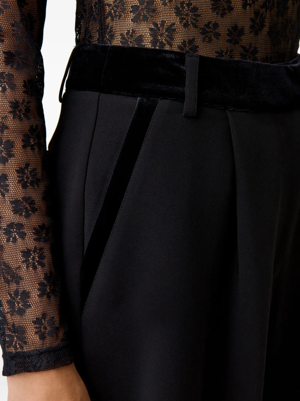 Claudie Pierlot Broek met fluwelen afwerking en geplooide voorkant Zwart