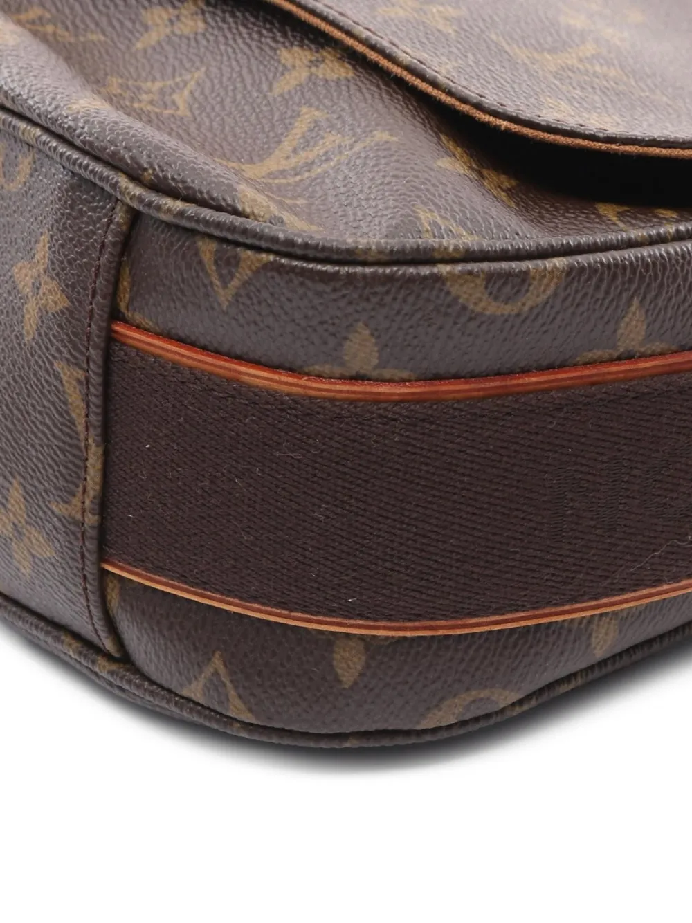 Pre-owned Louis Vuitton 2009 Beaubourg Mm Cross Body Bag In Brown