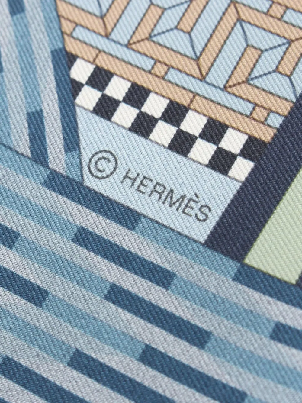 Pre-owned Hermes 2010s Carrés 90 A La Lumière Du Flambeau Silk Scarf
