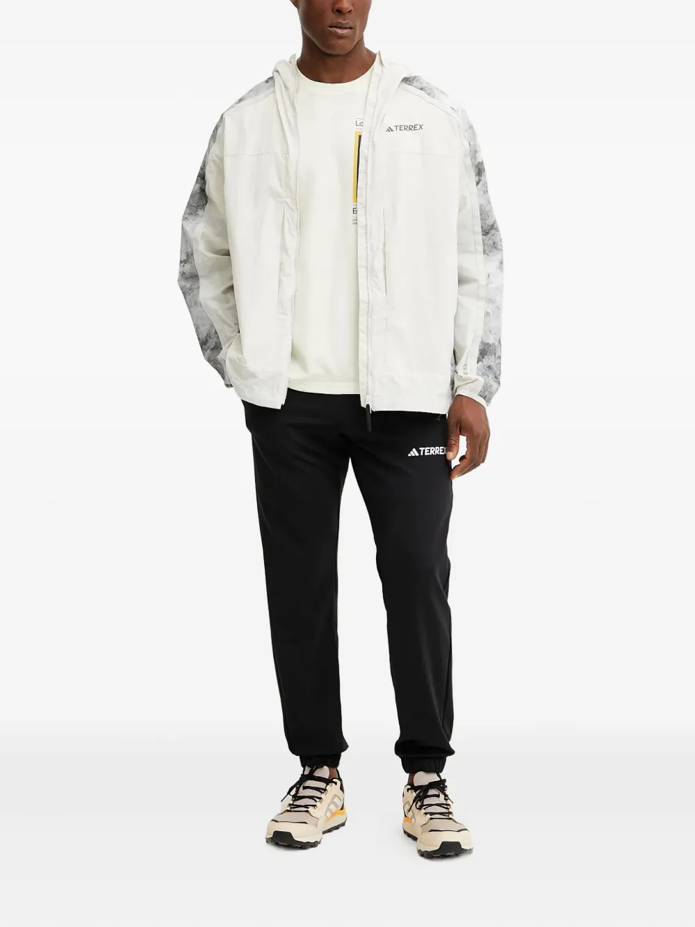 adidas x National Geographic WIND.RDY jack met capuchon en marmerprint Wit