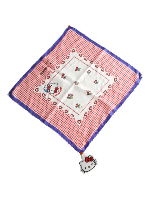 Pero mascada con motivo de cuadros gingham en colaboración con Hello Kitty