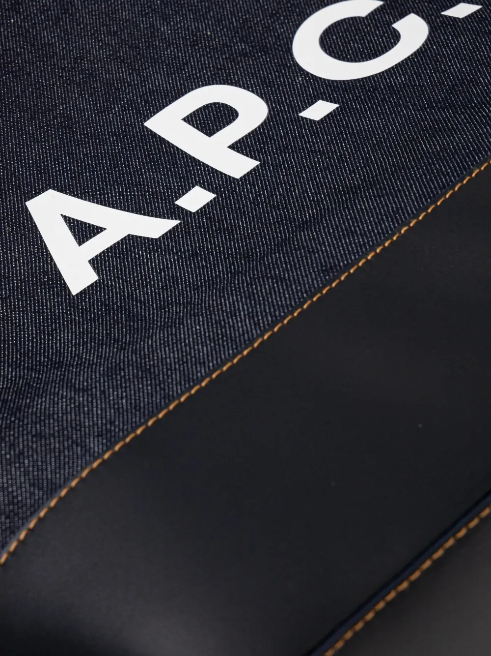 A.P.C. Axel grote denim shopper met logo Blauw