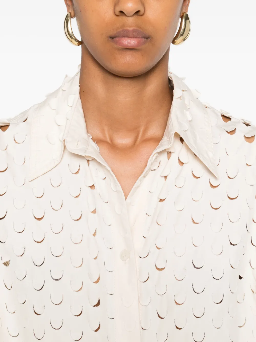 Nanushka Geperforeerde jurk met knopen Beige