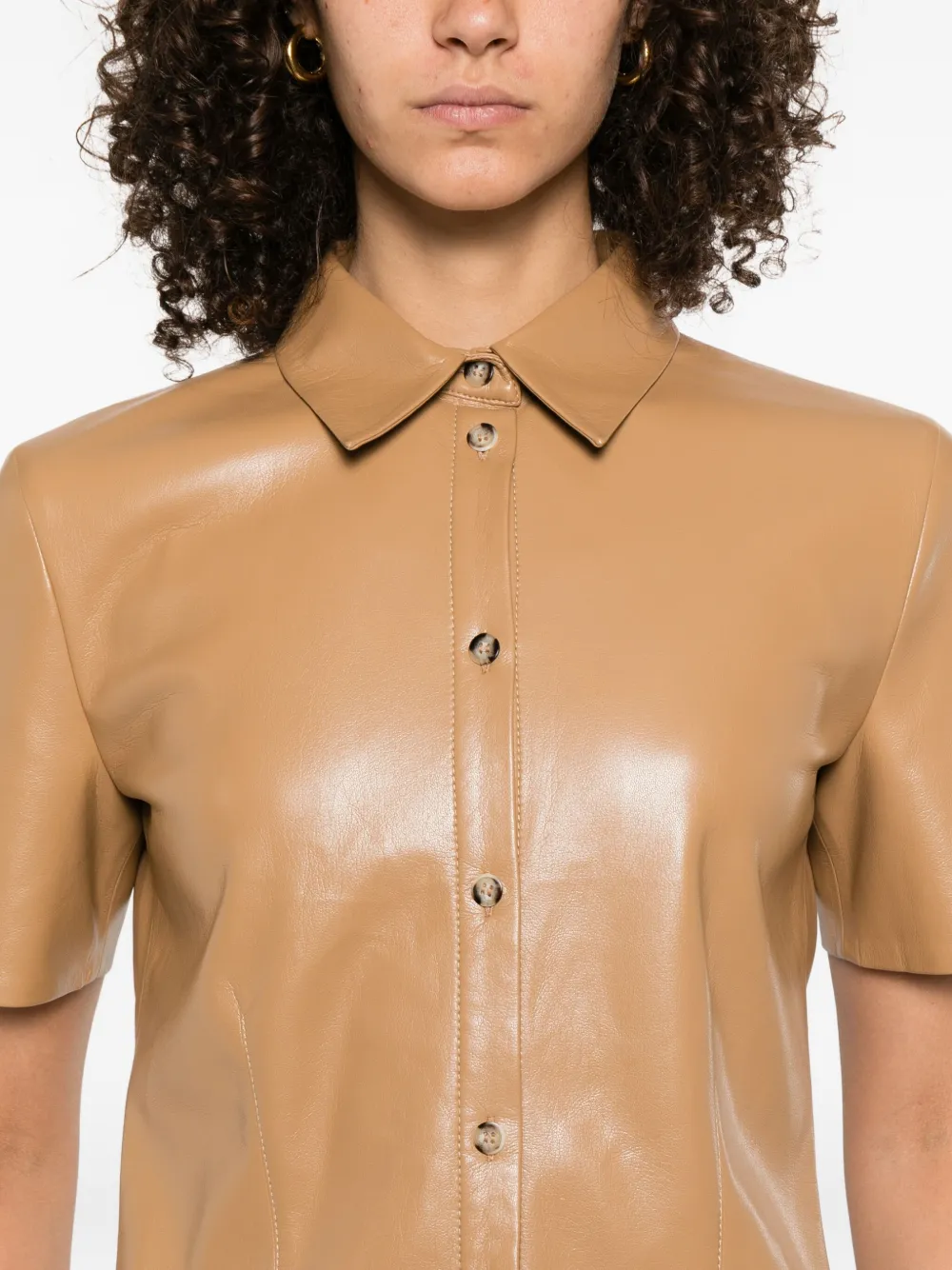 Nanushka Clare blouse met korte mouwen en knopen Beige