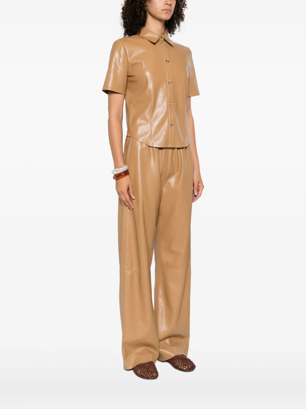 Nanushka Clare blouse met korte mouwen en knopen Beige