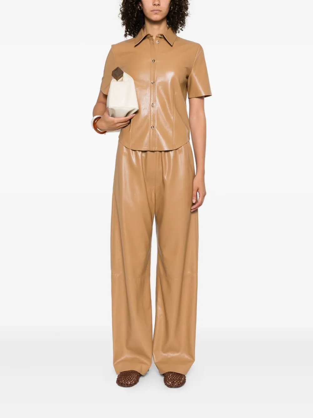 Nanushka Clare blouse met korte mouwen en knopen Beige