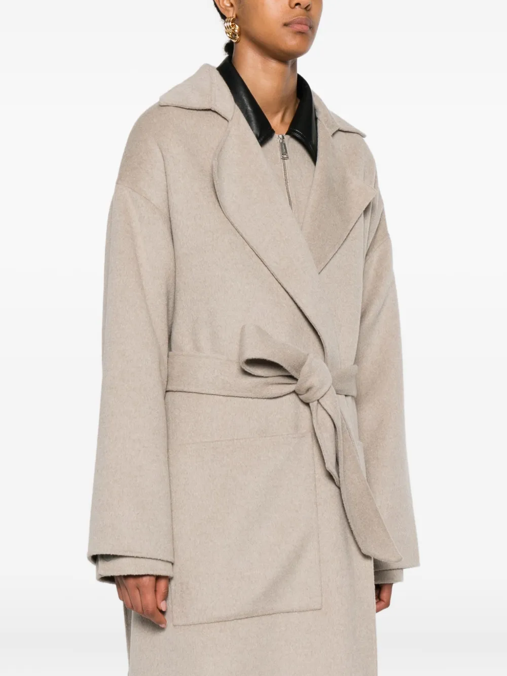 Nanushka Jas van wol-zijde met ceintuur Beige