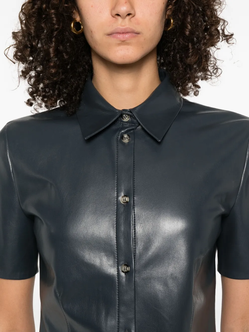 Nanushka Clare blouse met korte mouwen en knopen Blauw