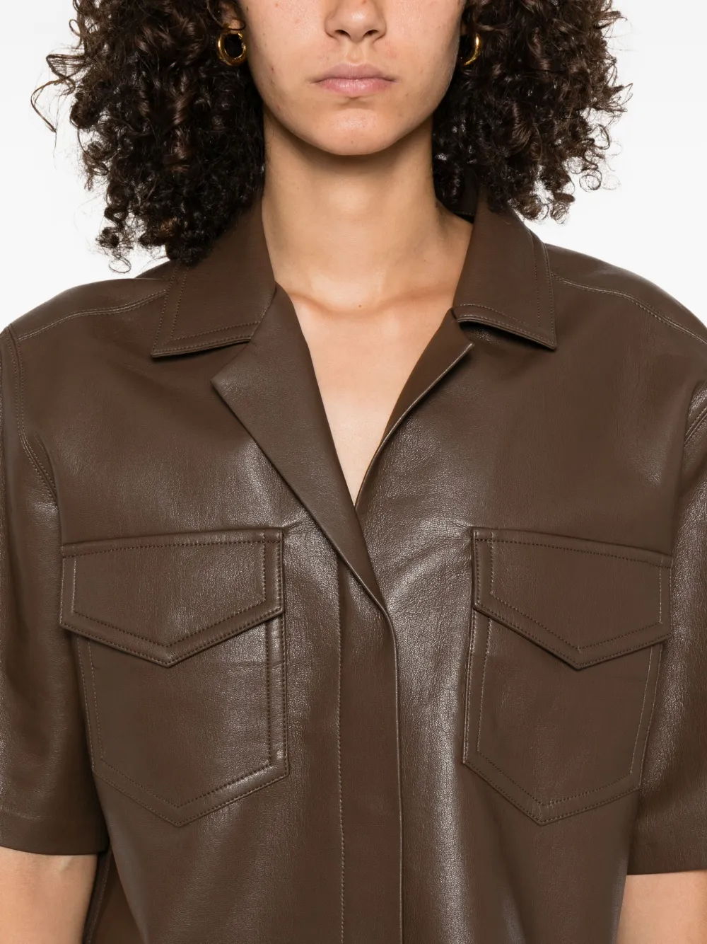 Nanushka Maisie blouse met opgestikte zak Bruin