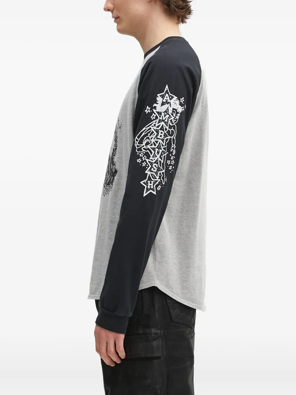 AMBUSH graphic-print raglan-sleeve T-shirt Grijs