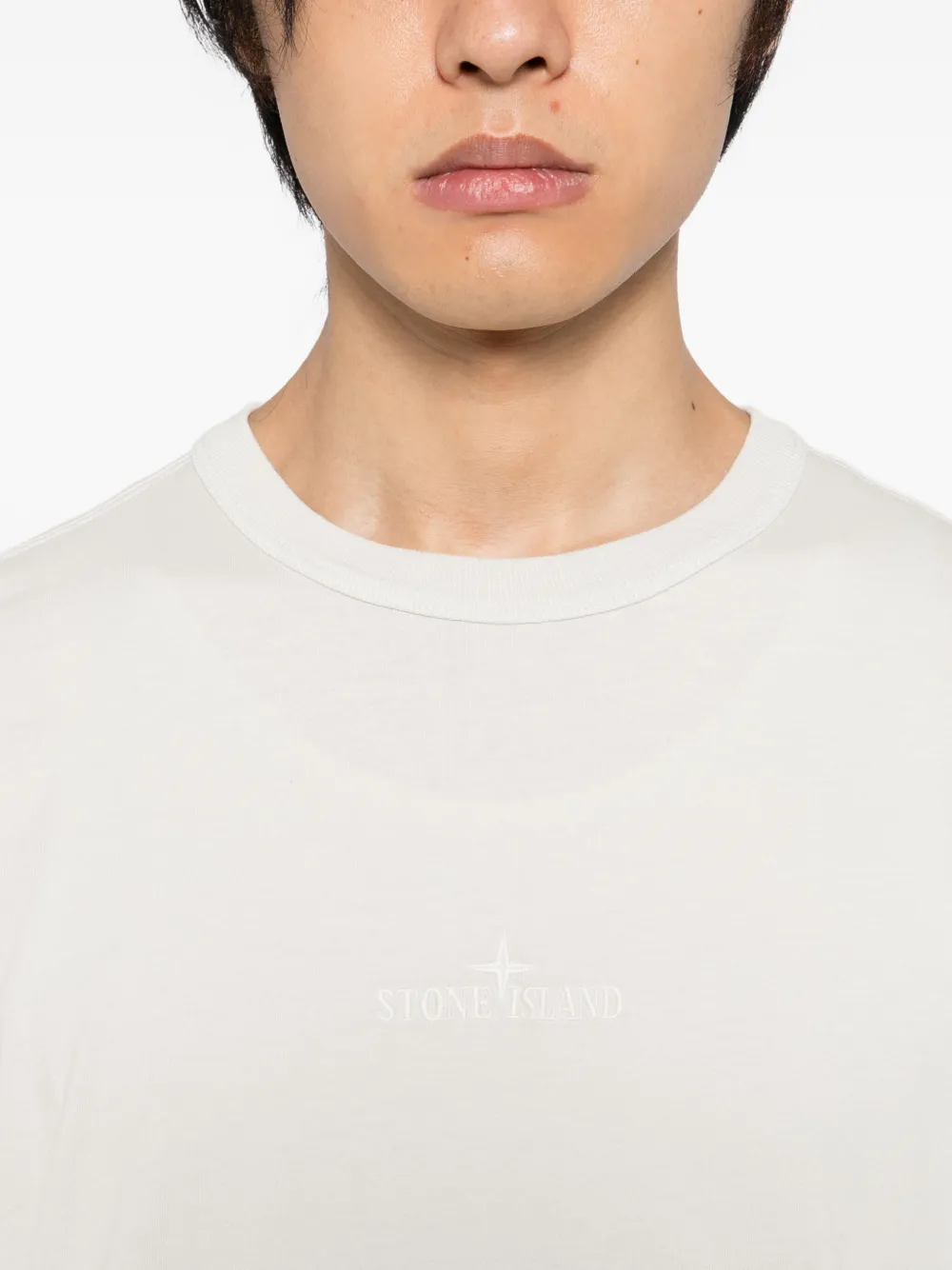 Stone Island T-shirt met geborduurd logo Grijs