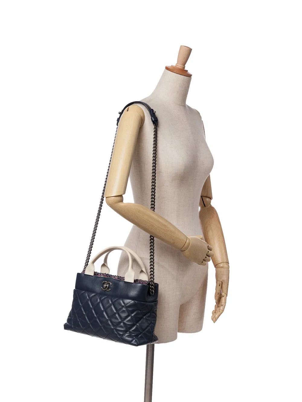 CHANEL Pre-Owned 2016-2017 Small Quilted Calfskin and Tweed Top Handle Tote satchel | Pre-Owned | Image 2