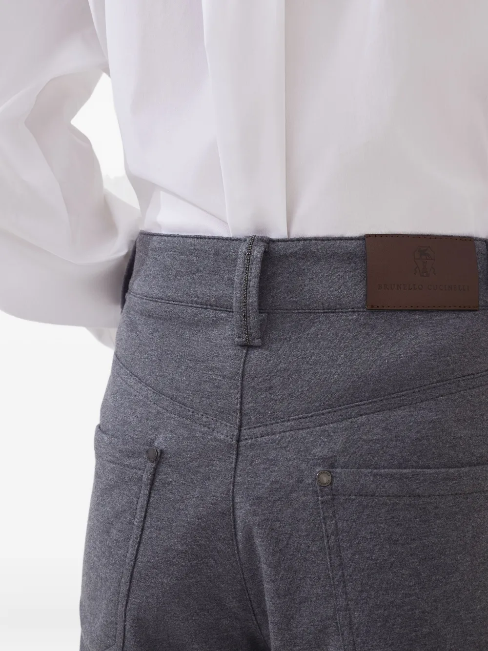 Brunello Cucinelli Broek van stretch-katoen met zakdetail Grijs