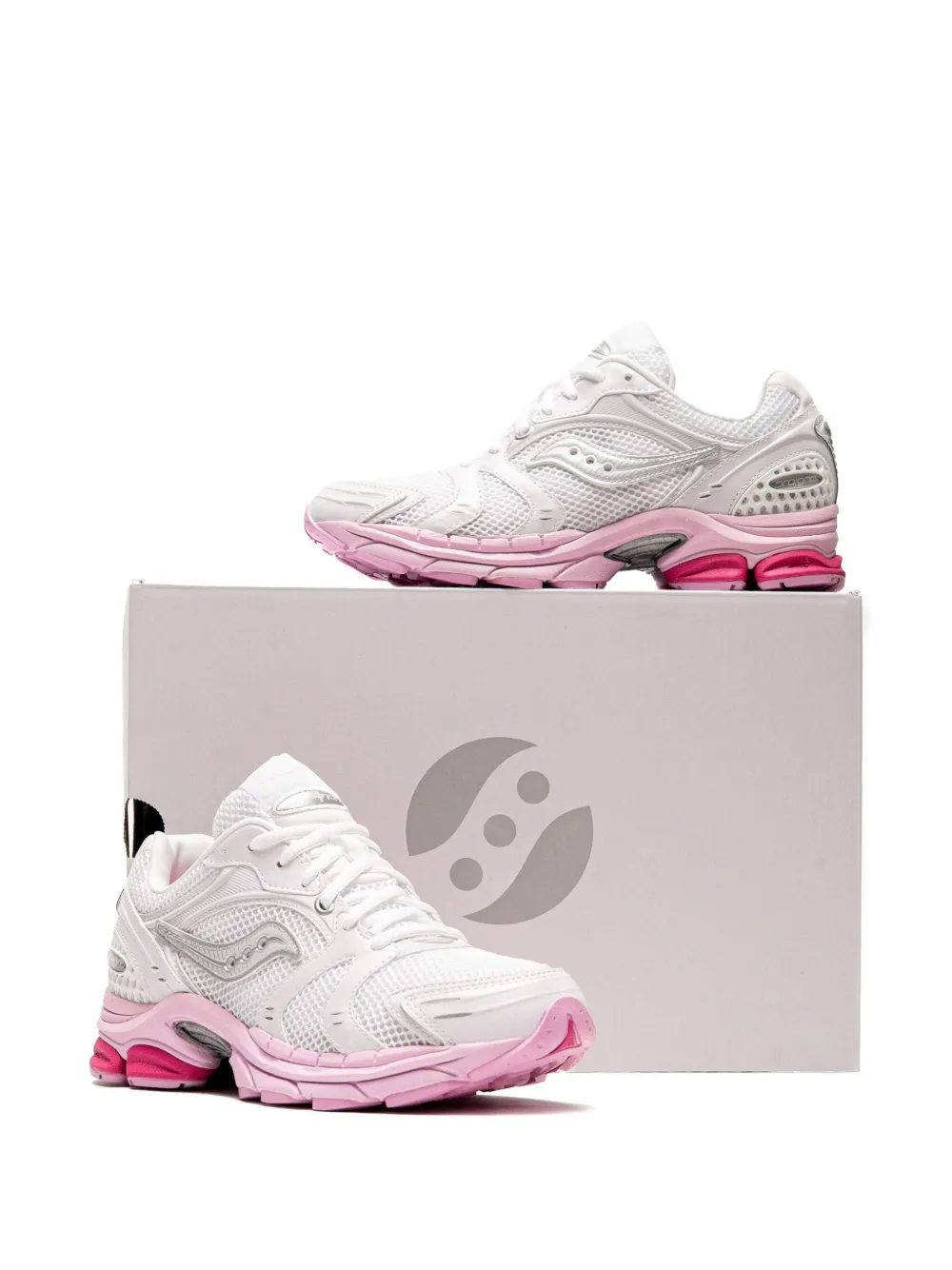 Saucony ProGrid Triumph 4 perforated sneakers White