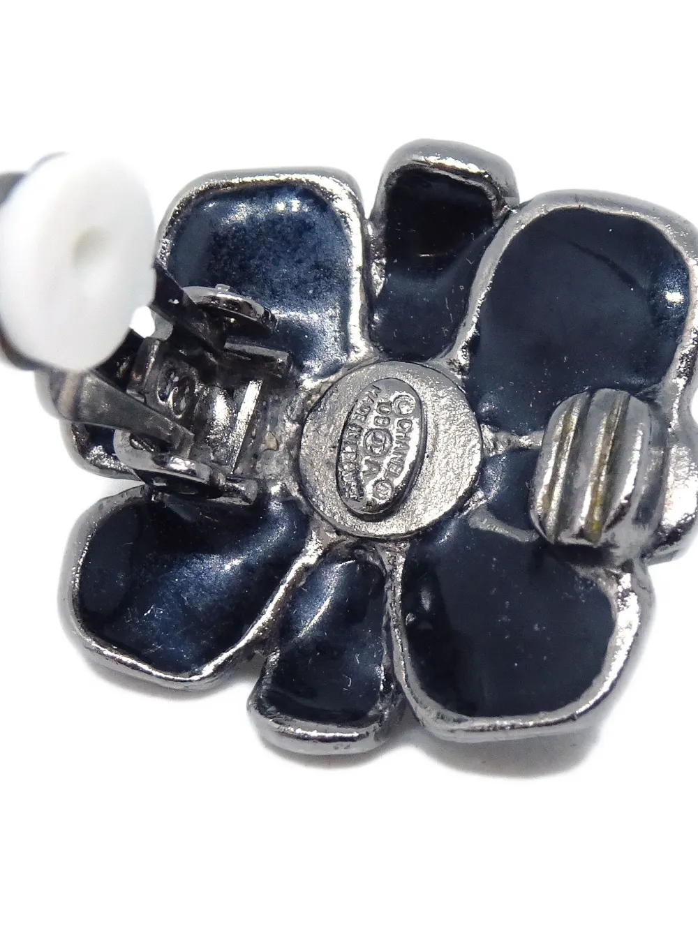 Pre-owned Chanel 2008 Cc Clip-on Earrings In Silver