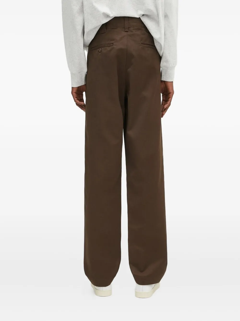 Carhartt WIP Broek met logopatch en platte voorkant Bruin