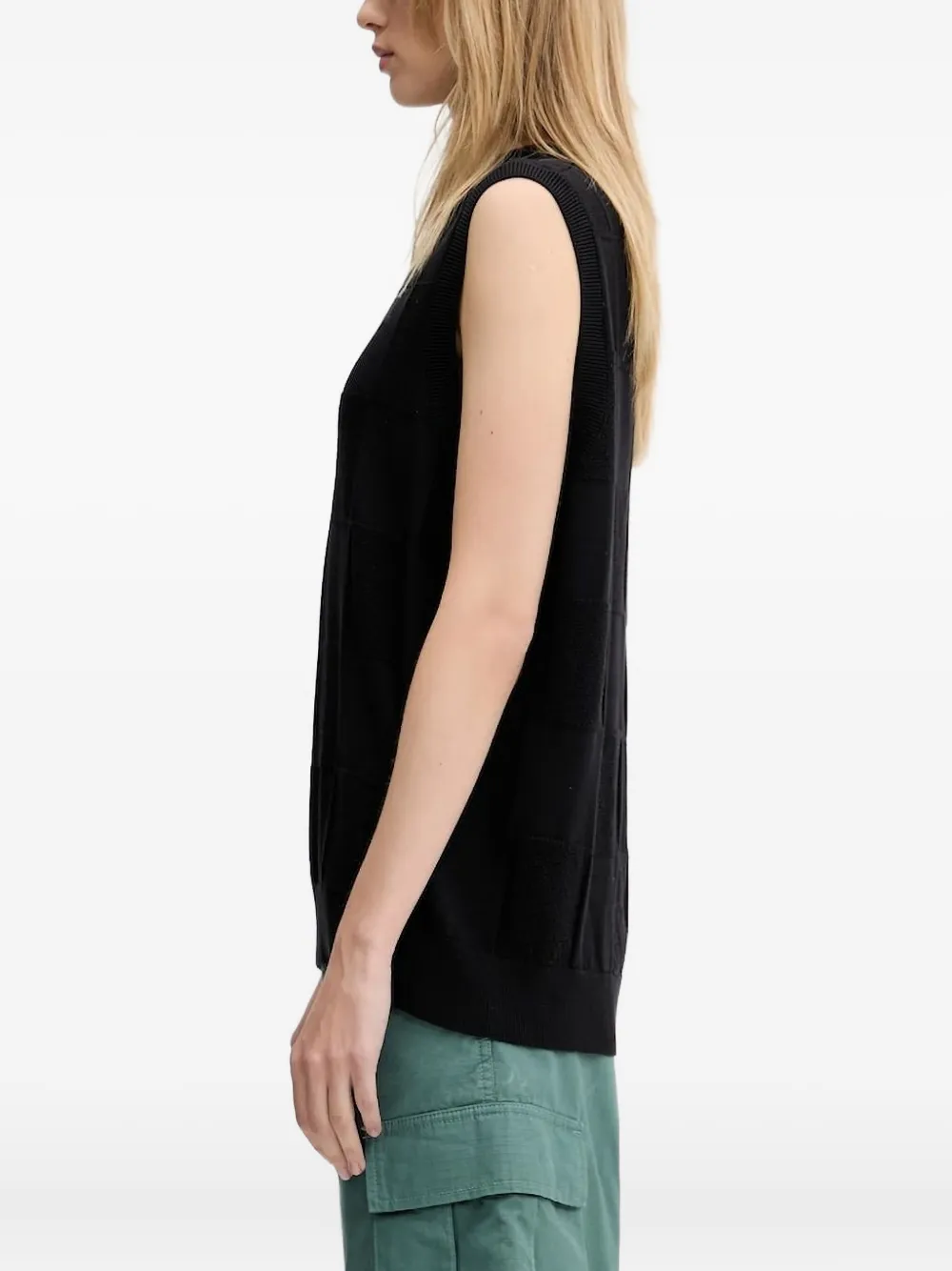 Carhartt Square-pattern Sleeveless Vest In Black