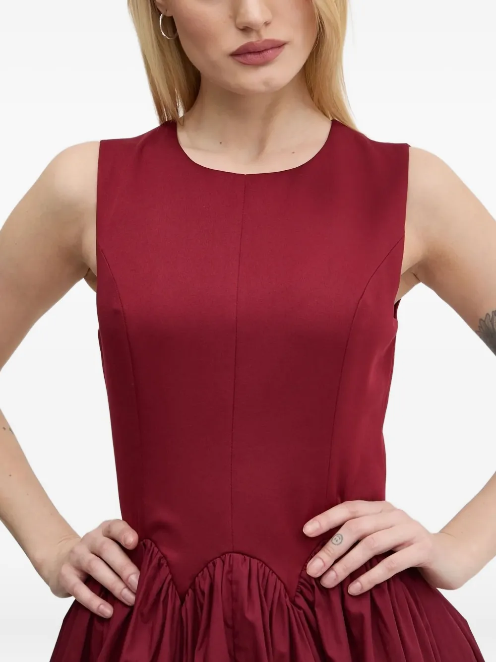 NEVER FULLY DRESSED Monika mini-jurk met gesmockte rok Rood