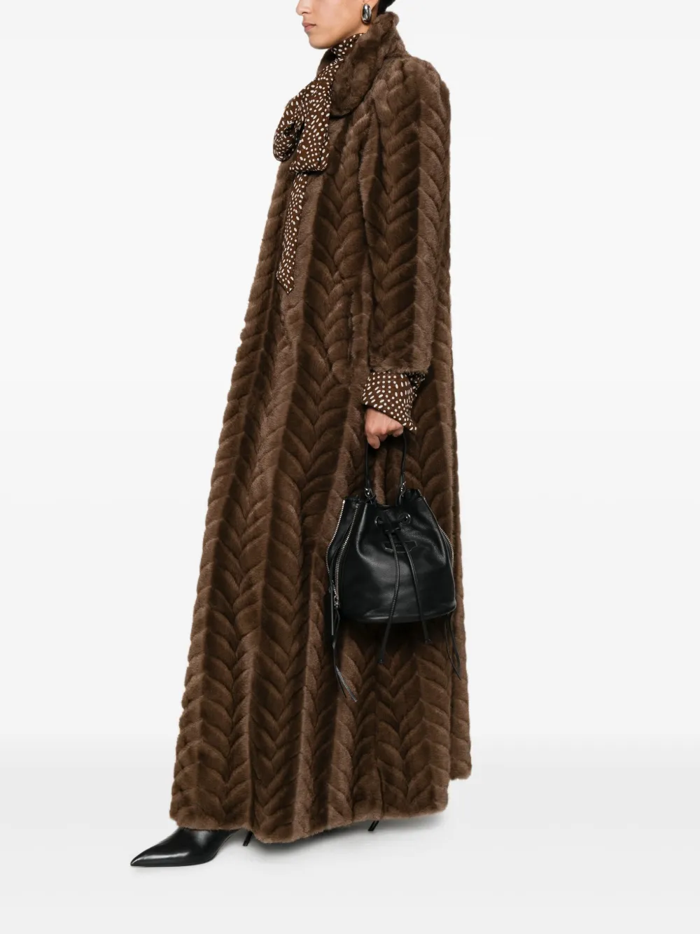 Balenciaga drawstring leather shoulder bag | Image 2