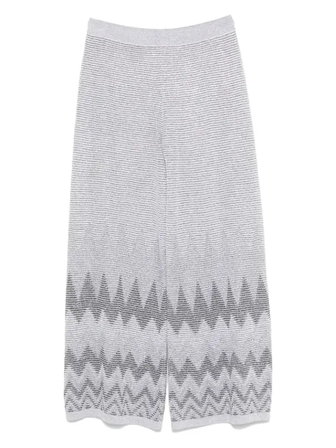 D.Exterior chevron-knit trousers