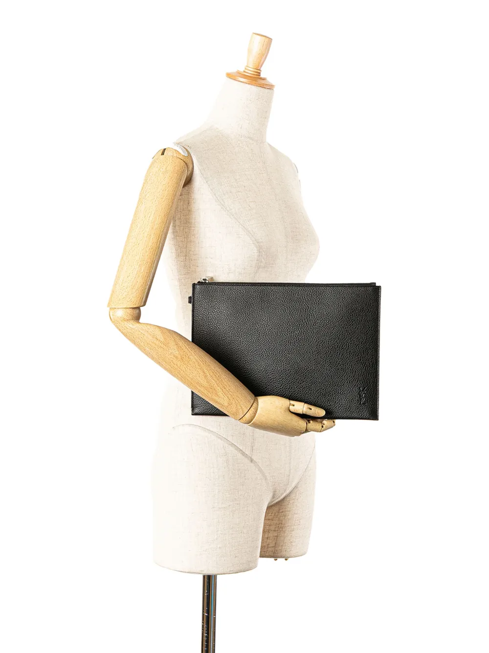 Saint Laurent Pre-Owned 2022 Grained Calfskin Monogram clutch bag | Estilos de archivo | Image 2