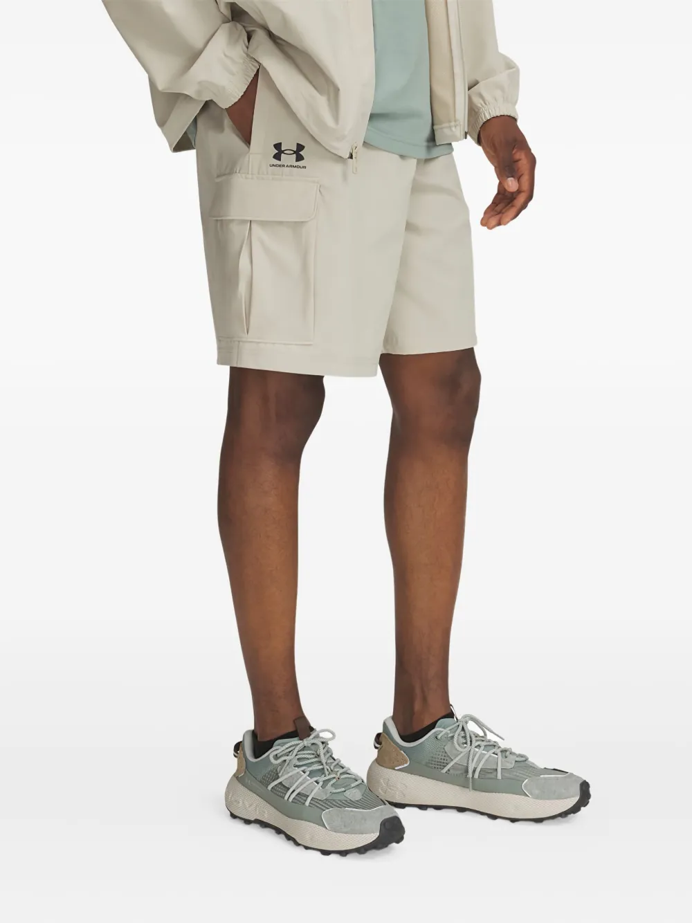 Under Armour UA Vibe Woven イージーショートパンツ - ニュートラル Under Armour UA Vibe Woven イージーショートパンツ - ニュートラル