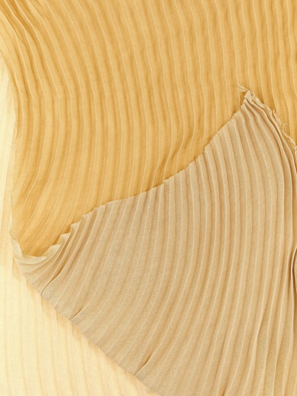 Issey Miyake pleated scarf Geel