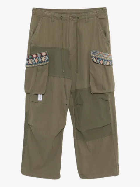 Musium Div. pantalones cargo con diseño patchwork