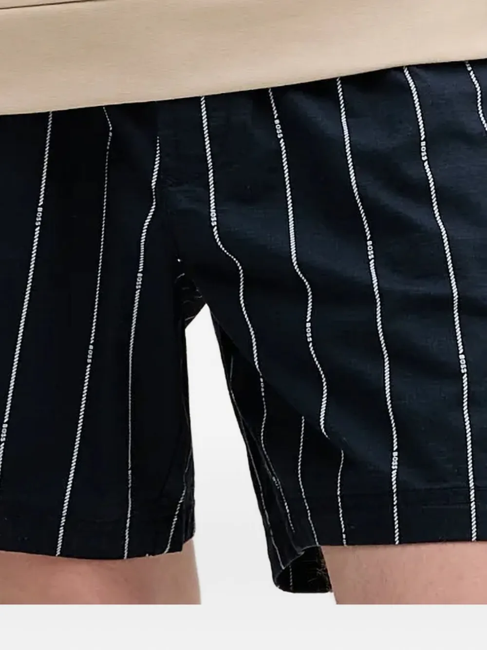 BOSS Shorts met krijtstreep en trekkoord Zwart