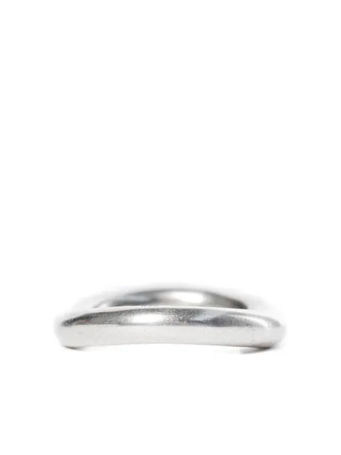 Ann Demeulemeester anillo con logo grabado